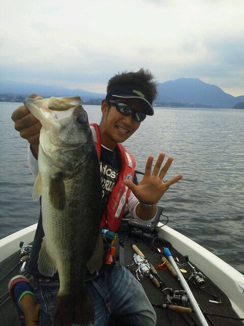 山中湖、河口湖、西湖、野尻湖バス釣りガイド。早野剛史-1342697129653.jpg
